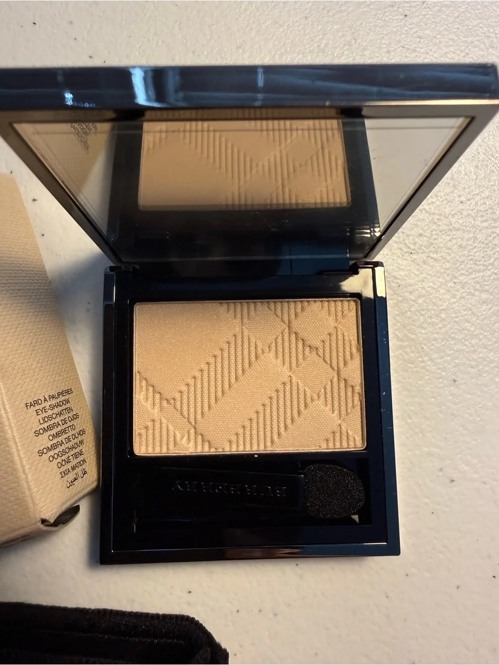 Burberry sheer single eye shadow No.2 trench beige white BNIB